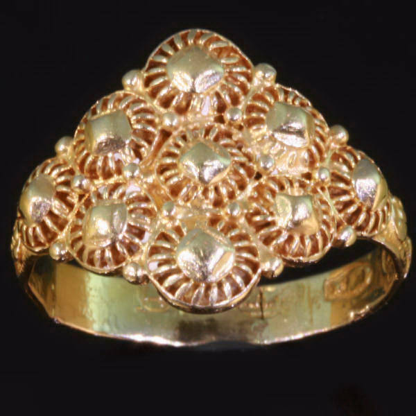 Dutch gold antique ring from Amsterdam 17th Century (image 2 of 12)